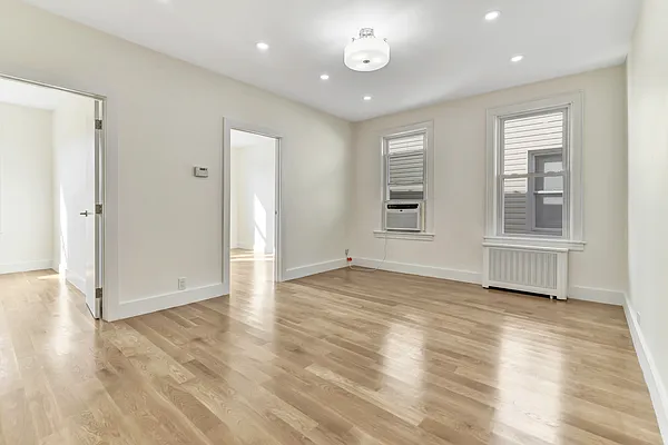 Rented by Halvatzis Realty | media 12