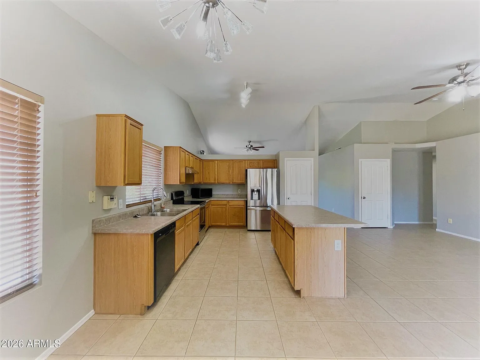 4 bed, 2.0 bath, 1840 sqft, $2,100 — Photo 2