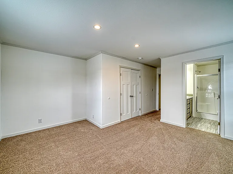 904 W 6th St — Photo 15