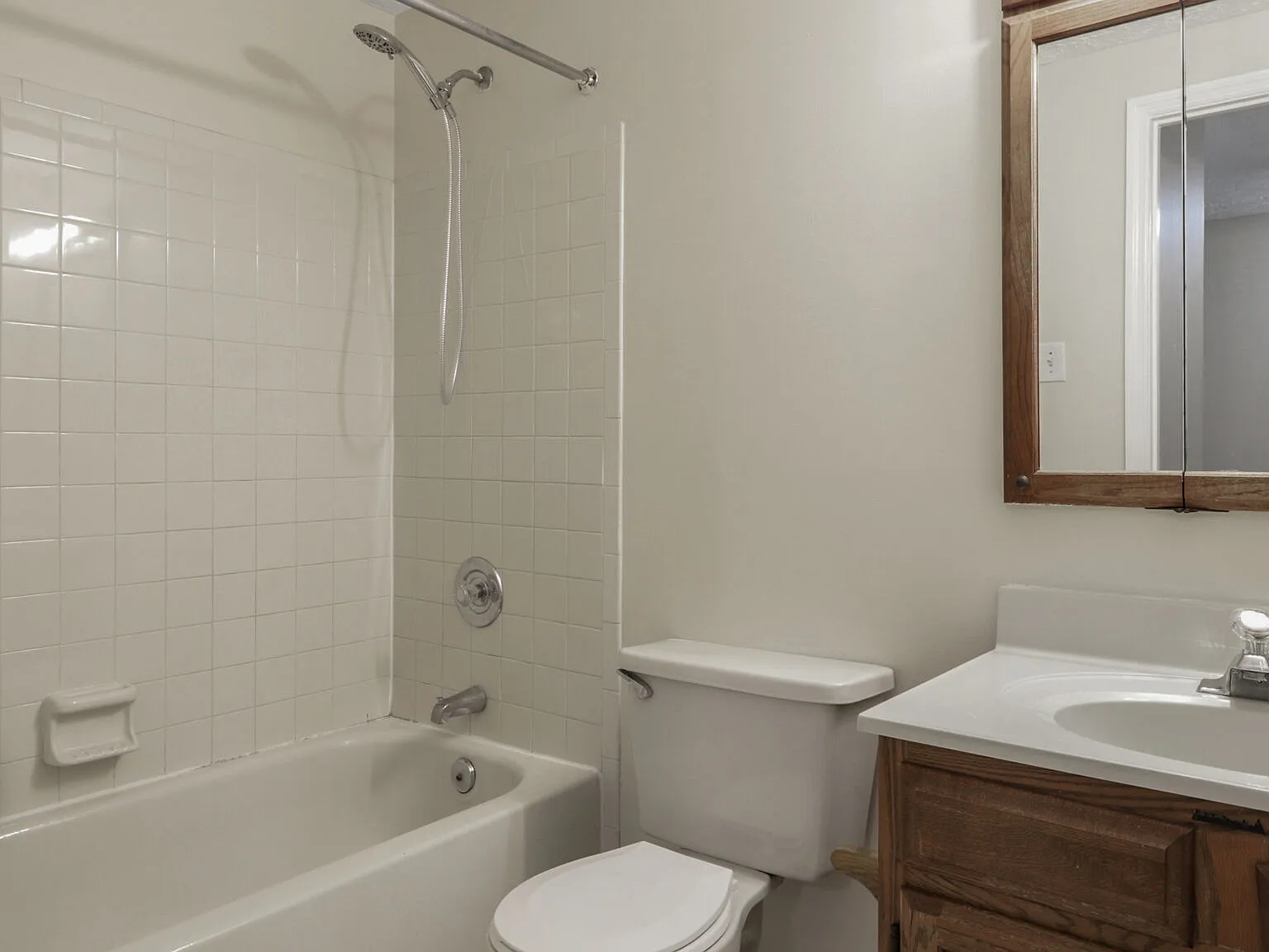 4 bed, 3.5 bath, 1800 sqft, $2,400 — Photo 4