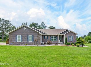 359 Hillendale Acres Ln, Crossville, TN 38572