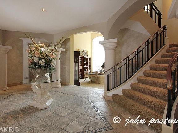 5th image of 1021 Autumnridge Dr NE