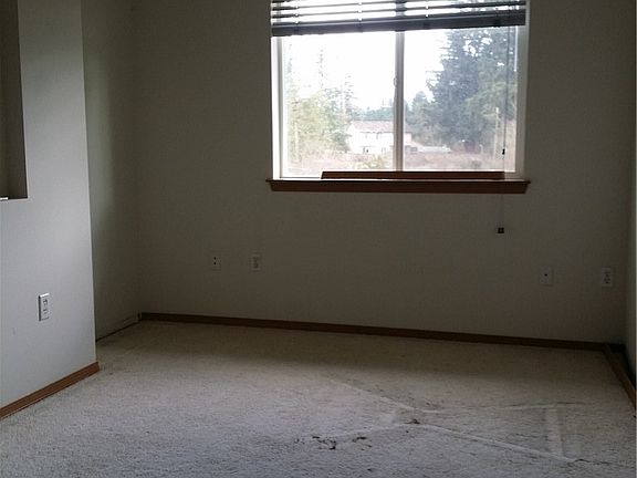 5th image of 15343 Chuckawa Ln SE