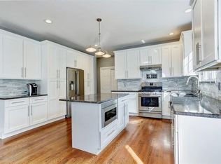 10 Canterbury Dr, Freehold, NJ 07728