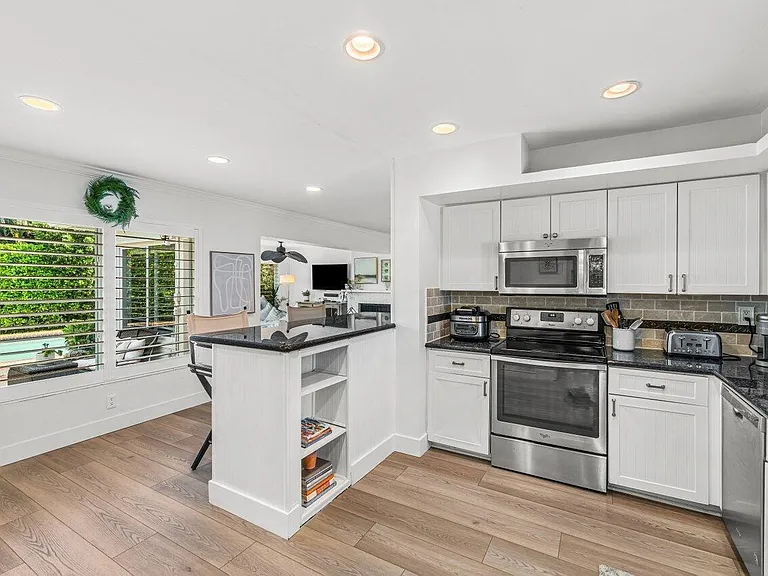 1032 SW 9th Ave — Photo 11
