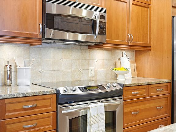 5th image of 6333 Lake Washington Boulevard NE #304
