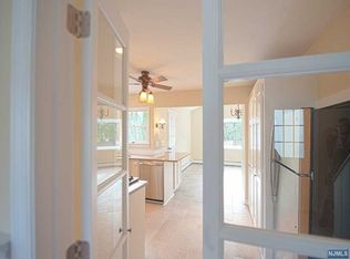 682 Eastern Ct, Ridgewood, NJ 07450