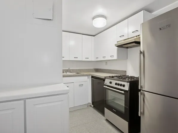 300 East 71st Street image 5 of 12