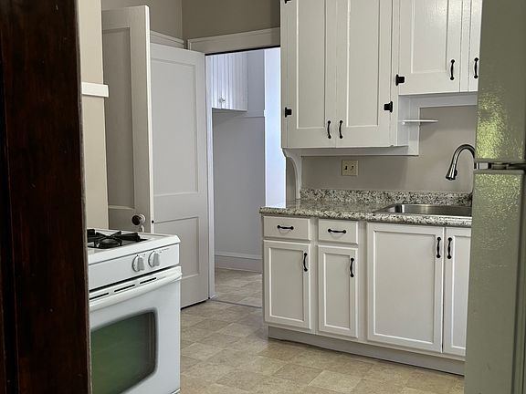 5th image of 1579 Larchmont Ave #Up