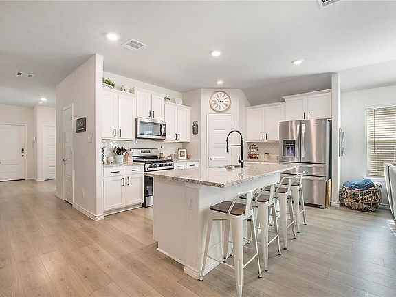 4th image of 105 Whitetail Way