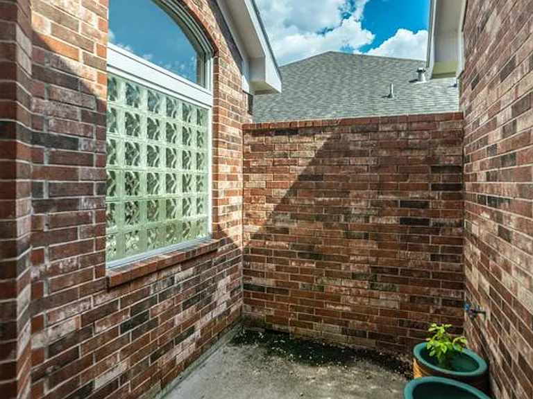 5019 Shining Creek Ct — Photo 30