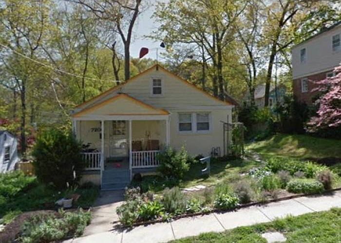 Exterior - sunny yard