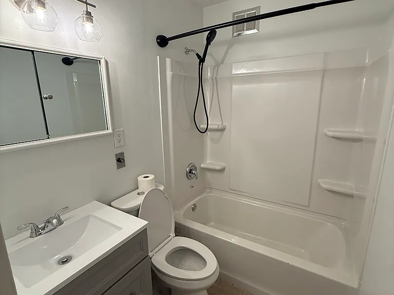 1004 Elm St — Photo 14