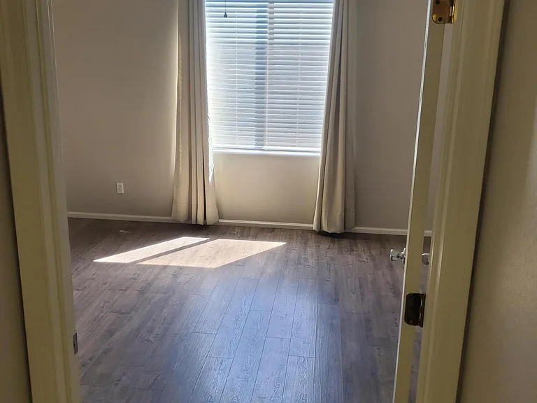 1507 S 171st Ln — Photo 26