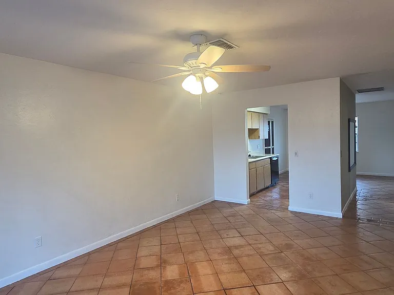 3609 SE 9th Pl #1 — Photo 7