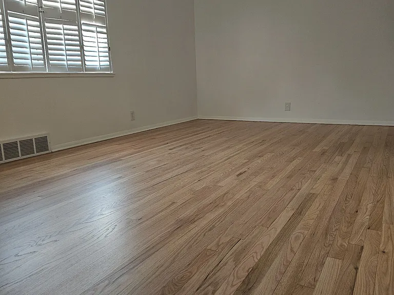 960 S Bryant St — Photo 3