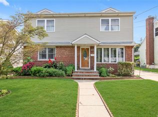 88 Bruce Ter, Mineola, NY 11501