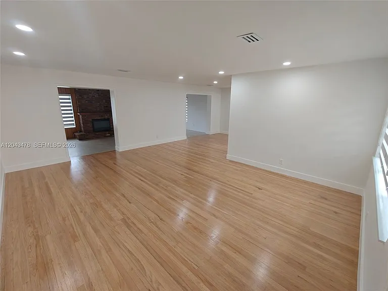3410 Cleveland St — Photo 8