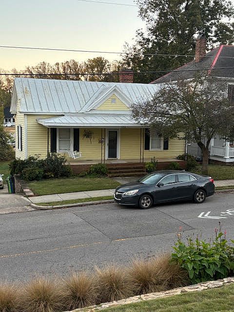 Front of the house. Entry to 121 B is down the driveway on the left side of the house.