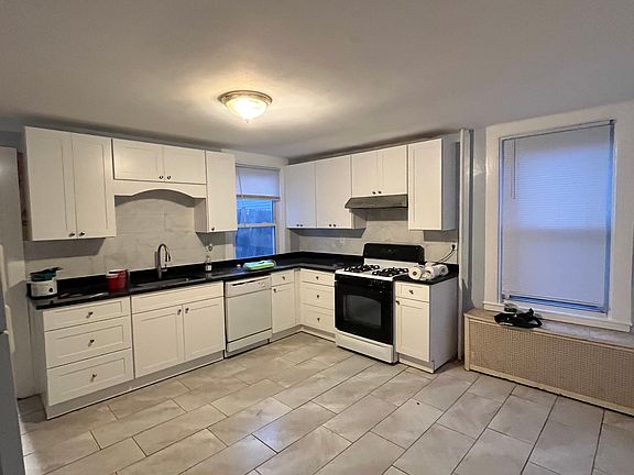 2nd image of 38 Copeland St #40