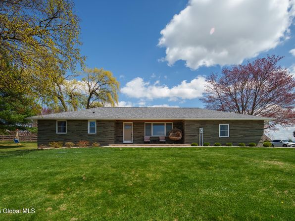 269 Upper Newtown Road, Halfmoon, NY 12118