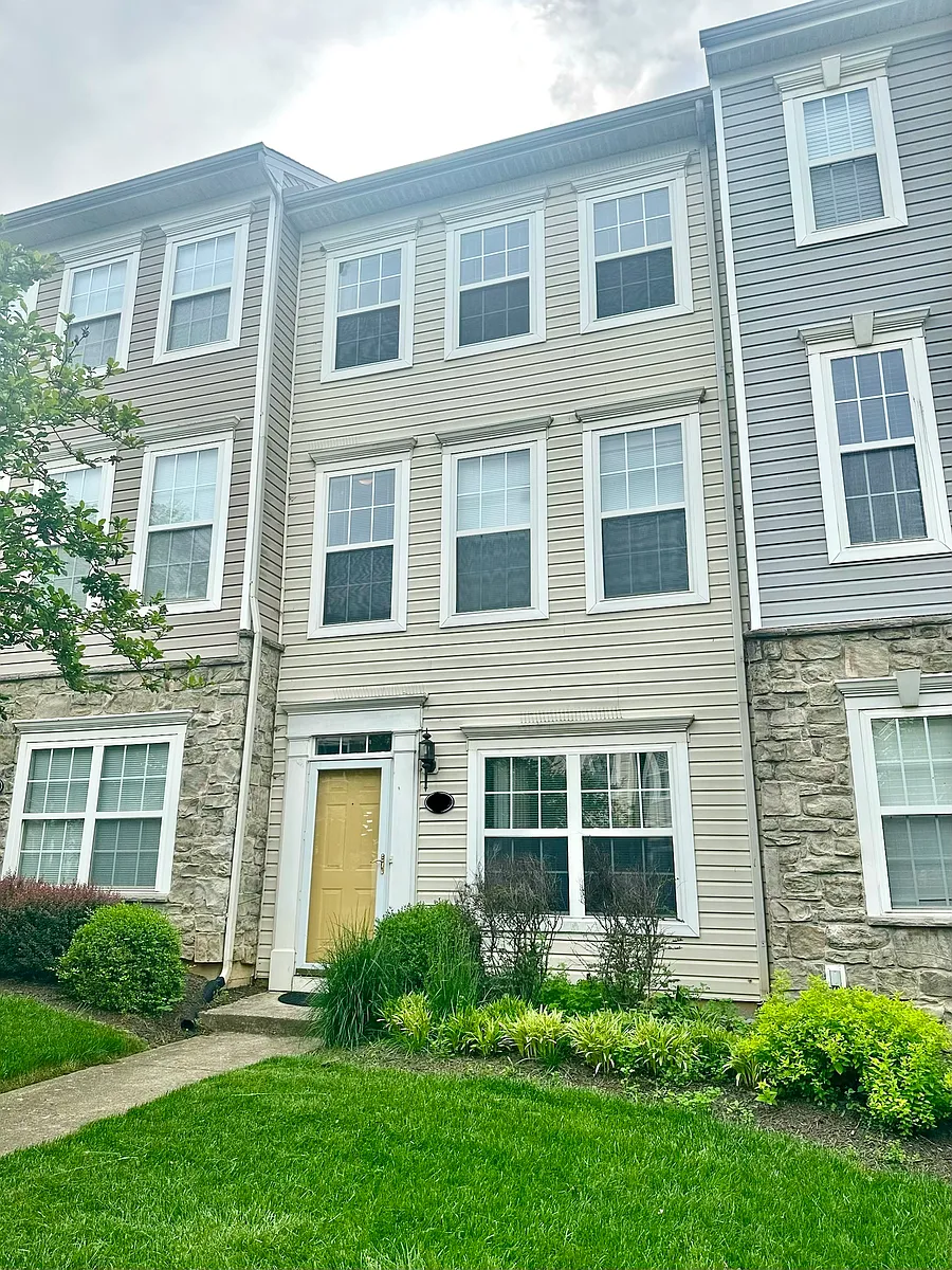 Photo 1 of 17 - 21660 Ascot Ct - Ashburn, VA Primary Photo - 21660 Ascot Ct