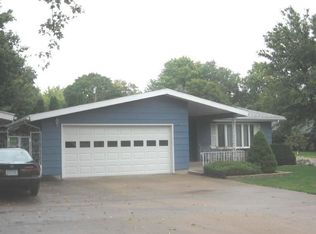 507 1/2 E Madison Ave, Fairfield, IA 52556