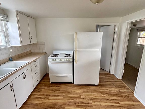 5th image of 205 Elmira Ave