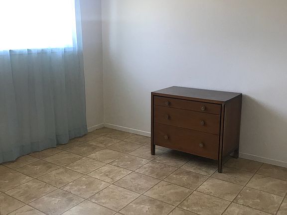 3rd image of 418 W Deodar Dr