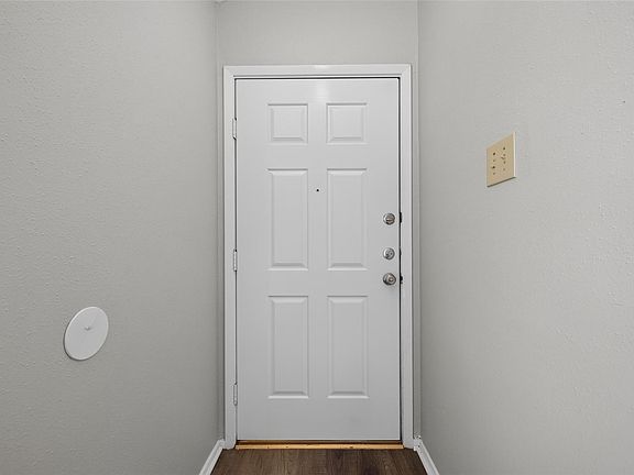 5th image of 2403 Autumn Springs Ln