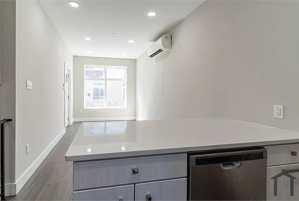 1729 Ingersoll St #A — Photo 4