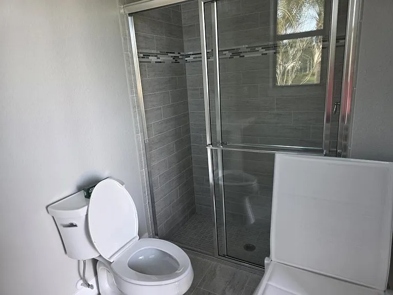 527 SE Vallarta Dr — Photo 29