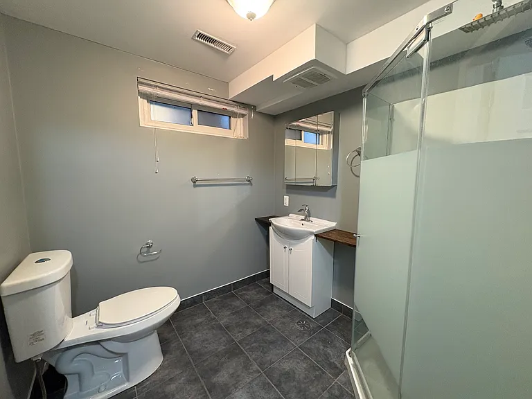 136 Mooregate Cres #2 — Photo 8