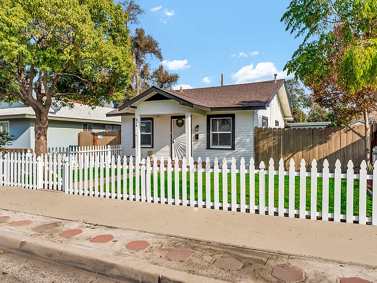916 S Encina St — Photo 1