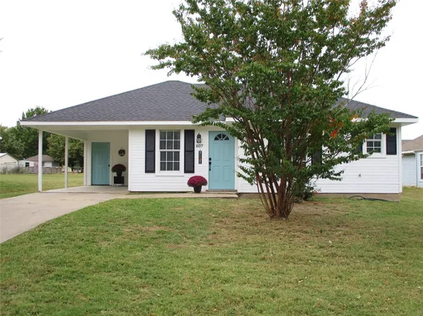 607 Oldham St, Bonham, TX 75418