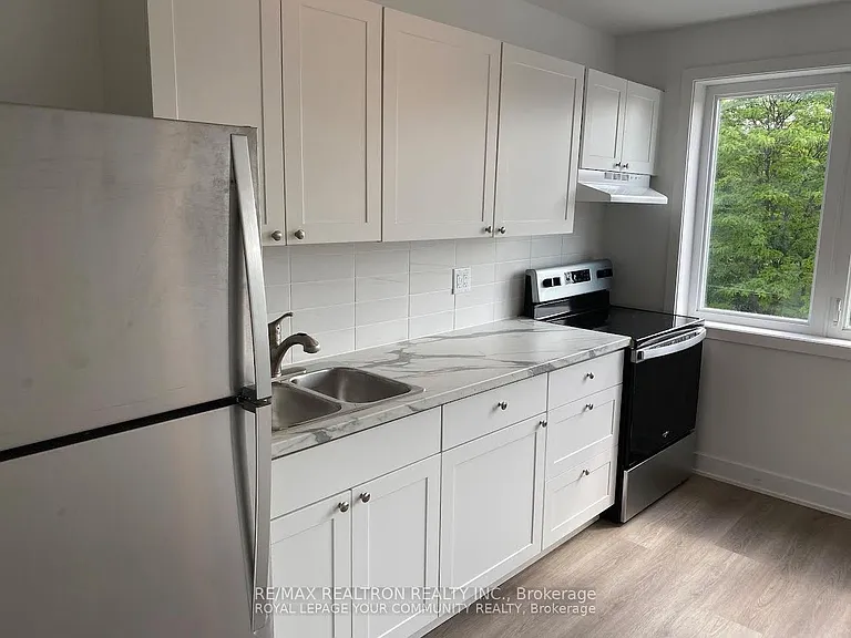 409 Royal York Rd N #2 — Photo 2