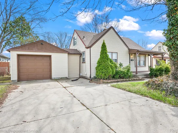 27840 Blum St, Roseville, MI 48066