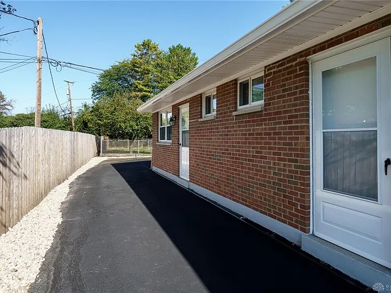 3433 Woodman Dr — Photo 12