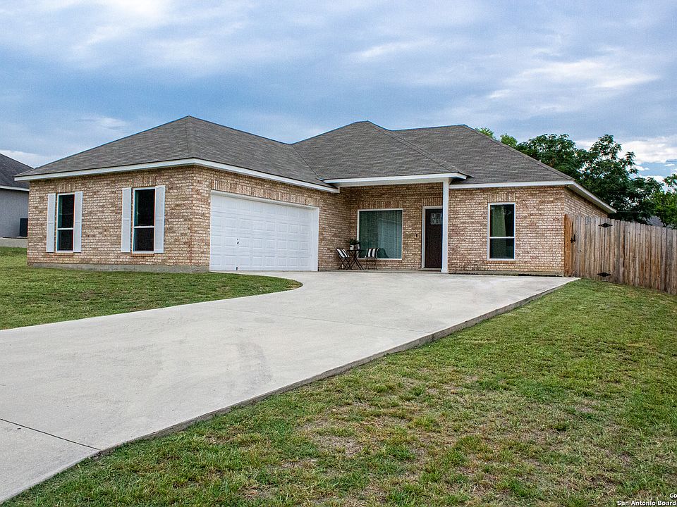 1st image of 312 Crownhill Dr.
