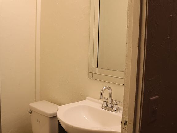 5th image of 4043 Williams St #9