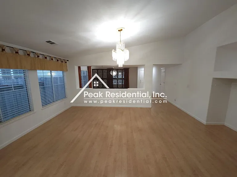 2727 Hinton Cir — Photo 8