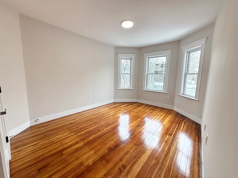 36 Raven St #2R — Photo 4