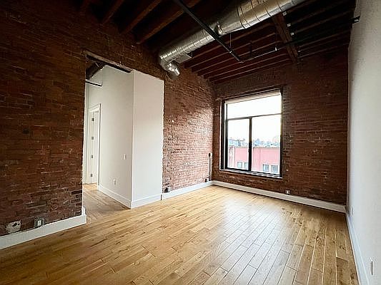 4th image of 139 N 10th St APT 4