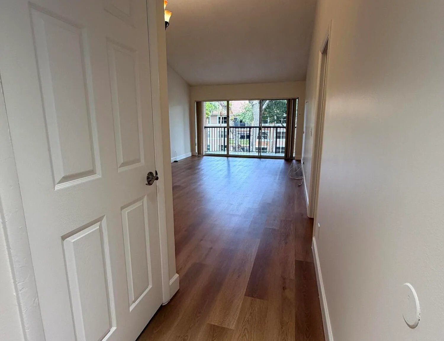 2 bed, 2.0 bath, 984 sqft, $2,200 — Photo 2