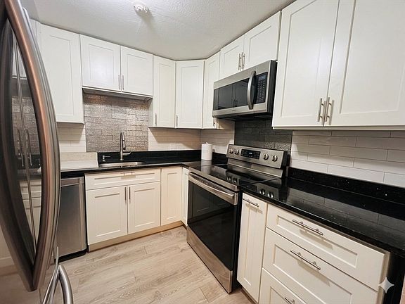 4th image of 8 Tara Dr Unit 7
