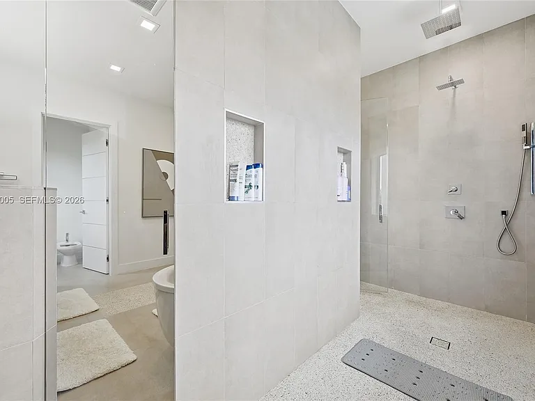 3300 NE 170th St — Photo 50