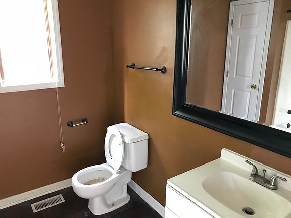 2nd image of 608 Holston Ave