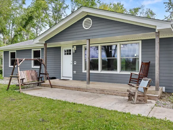 1625 S Sangamon St, Crete, IL 60417