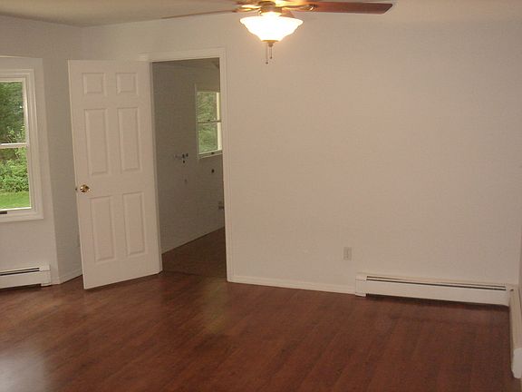 3rd image of 9 Robertson Ln