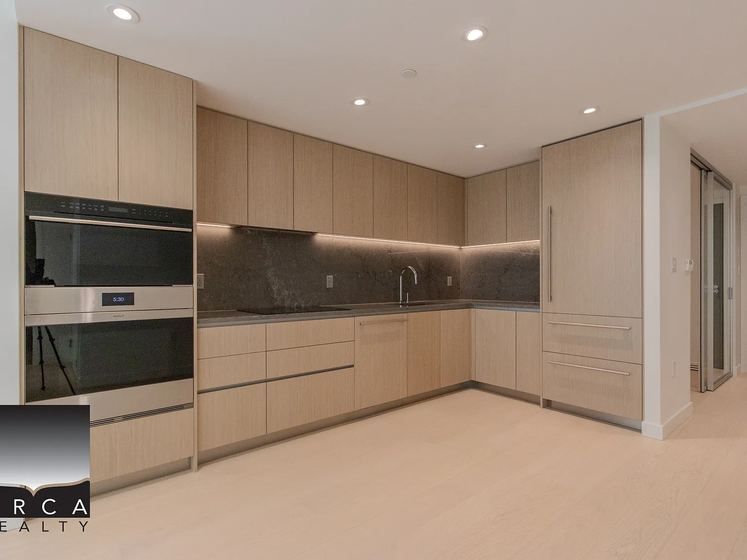 410 Harbour Way, North Vancouver — Photo 2